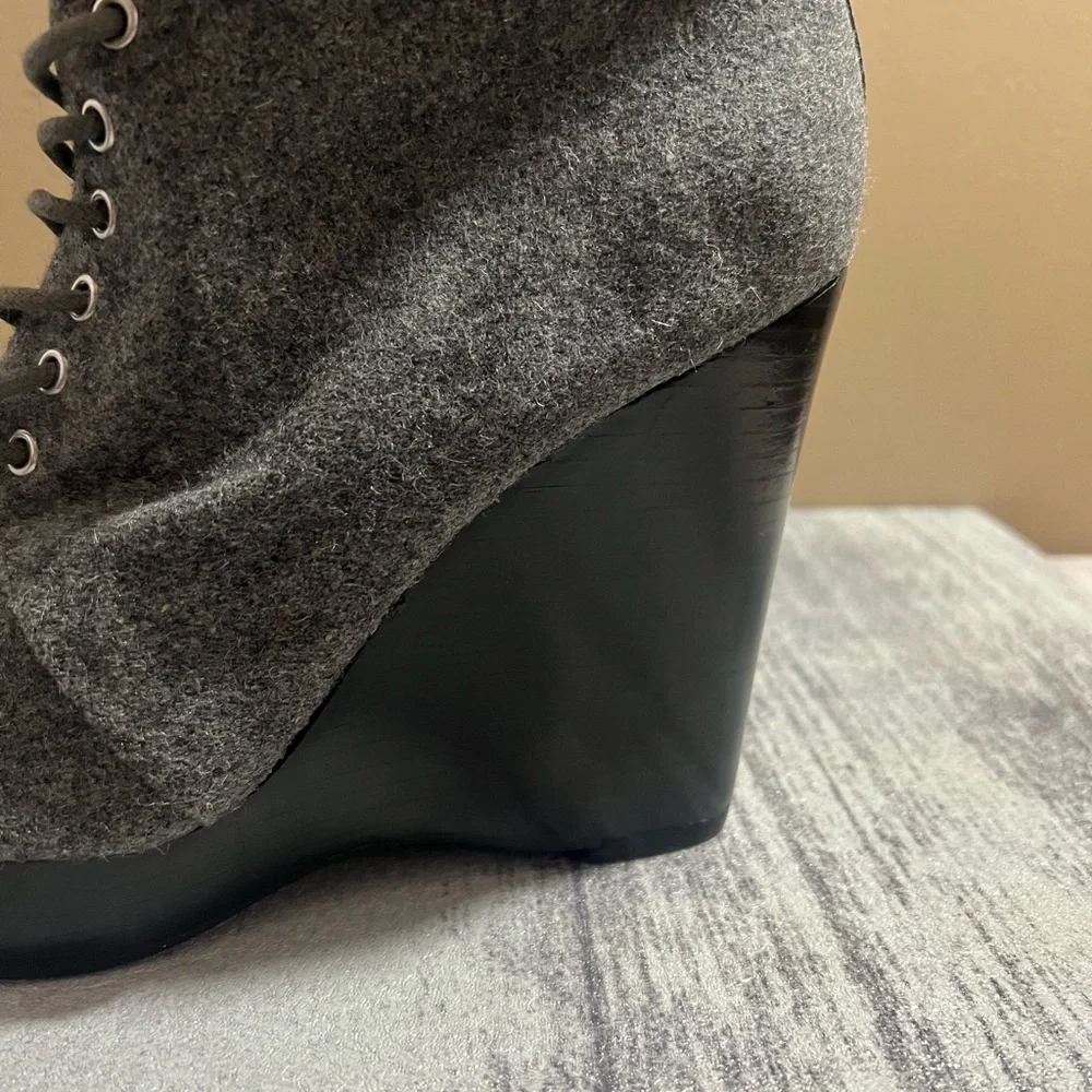 Michael Kors Gray Ankle Boot Women’s Size 7.5 Wedge Heel Lace Up Bootie - Picture 2 of 8